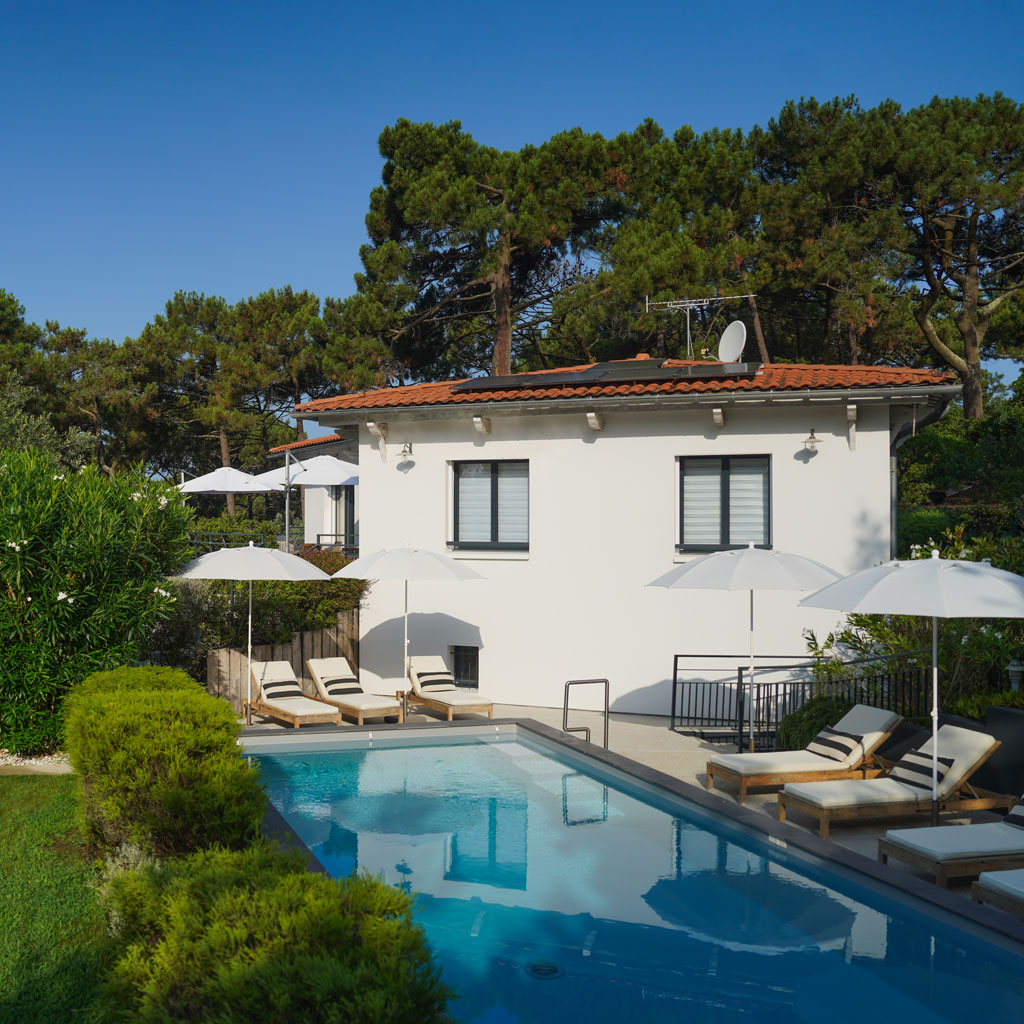 A welcoming guest villa combining understated luxury with a relaxed way of life